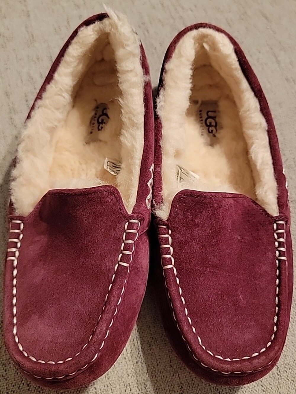 UGG Women's Burgundy Suede Cozy Moccasin Slippers Size 7 EUC